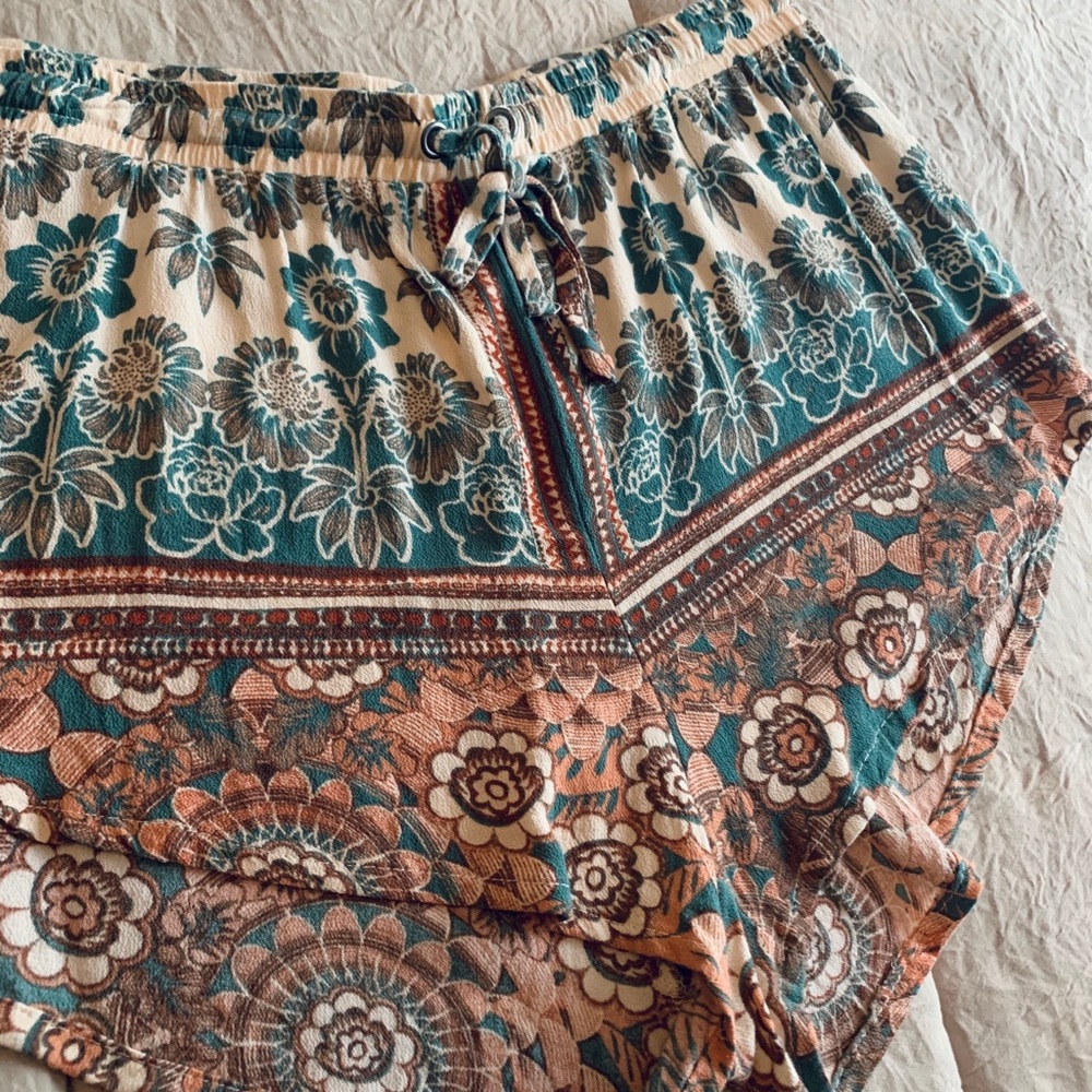 Kendall & Kylie peach and green soft shorts